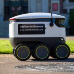 Do Pokémon Go ao robô entregador: por que a próxima vantagem da IA está nos dados do mundo físico 2026-03-17-featured-pokemon-go-delivery-robot
