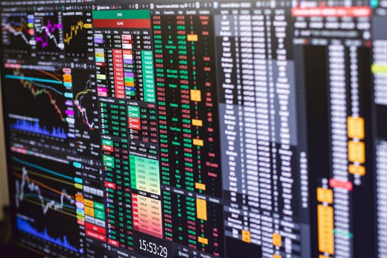 Agentes de IA negociando ações na Robinhood com trading autônomo
