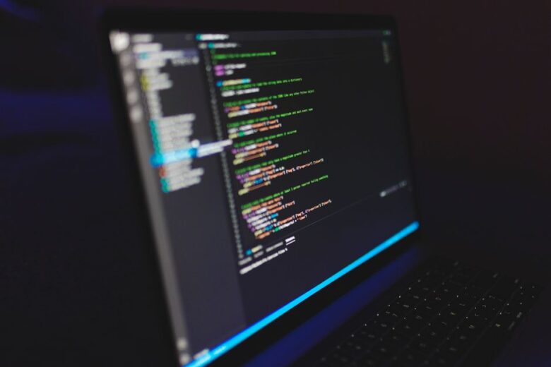 Código de programação na tela representando ferramentas de IA para desenvolvedores